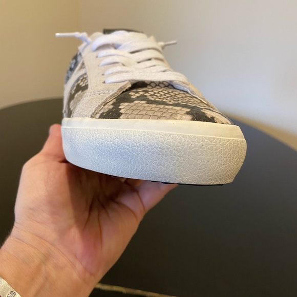Steve Madden Luxury Authentic Minimalist RARE Animal Print Starling Sneaker - Picture 11 of 17